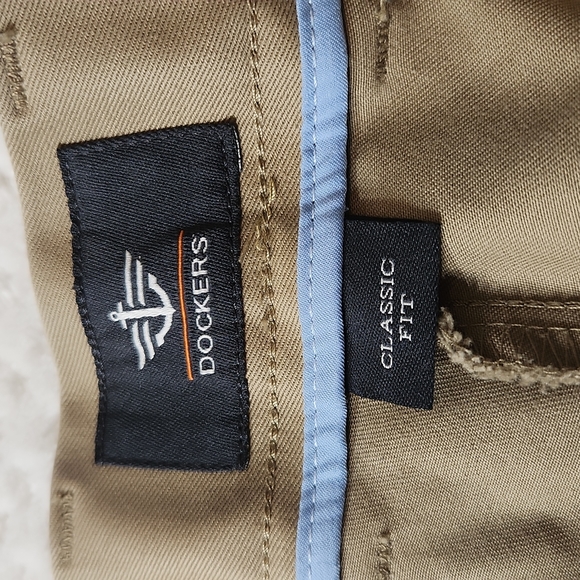 DOCKERS CLASSIC FIT MENS PANTS.     SIZE 38×30 KHAKI COLOR - Picture 3 of 11